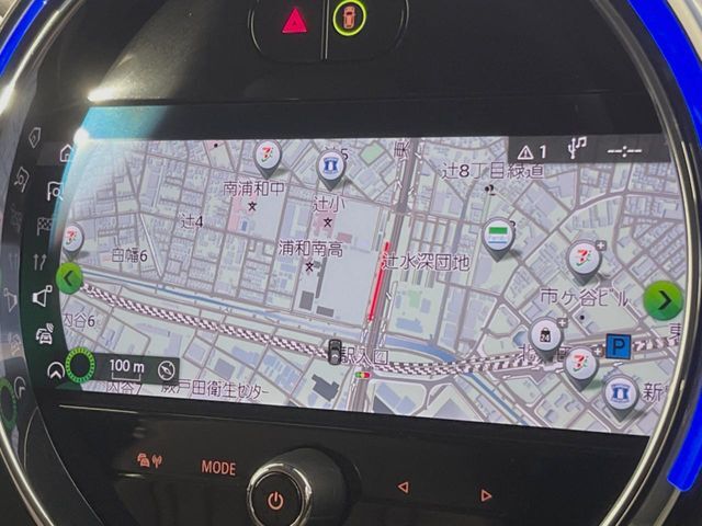 ●純正ナビ:一体感のあるナビは、高級感ある車内を演出してくれます。オーディオ機能も充実しておりますので、運転もより楽しめます♪