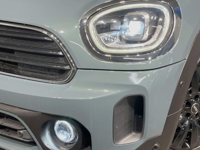 ●LEDヘッドライト：夜間走行時も良好な視界を確保し安心して運転できる高輝度LEDヘッドライトを装備！点灯速度が早く、消費電力も抑えられています。