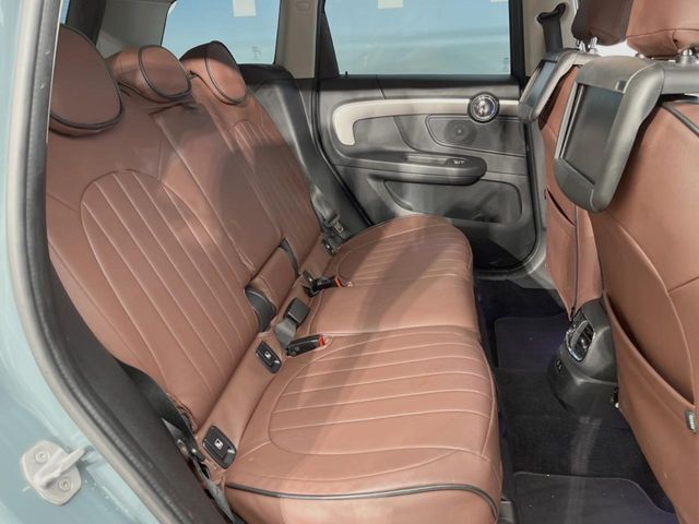 ●後部座席も気になるようなキズ・汚れやへたり等、大きなダメージはなく、良好な状態です。