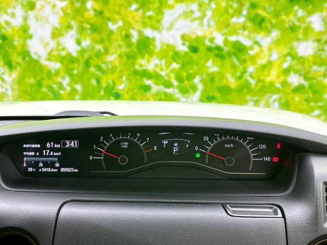 WECARSの展示場では実際に見て、触ってお車をお選びいただけます！知識の豊富な営業スタッフが様々なカーライフをご提案いたします！