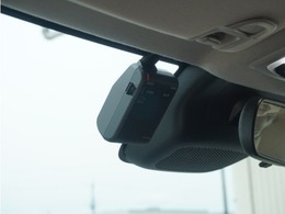 ◆ドライブレコーダー◆映像・音声などを記録する自動車用の装置です。　もしもの事故の際の記録はもちろん、旅行の際の思い出としてドライブの映像を楽しむことができます。