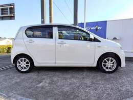 様々な角度からの写真を添付致します。どうぞご覧ください。また別アングルからの画像、気になるポイントの詳細等ご要望には直ぐに対応させて頂きます。お気軽にお申し付けください。