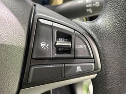 【アダプティブクルーズコントロール】高速道路での長距離走行が楽に！！自動で速度を保つクルーズコントロールが、衝突軽減システムと連携し、前方の車両を感知して車間を保つように速度調節してくれます！！