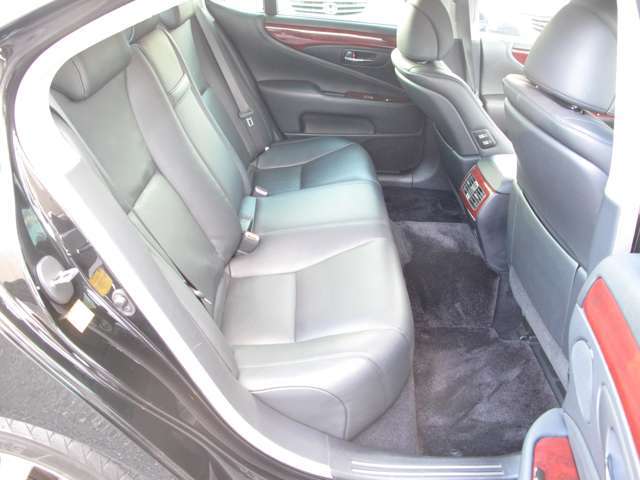 シートヒーター＆クーラー装備です