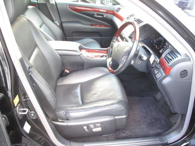 シートヒーター＆クーラー付です