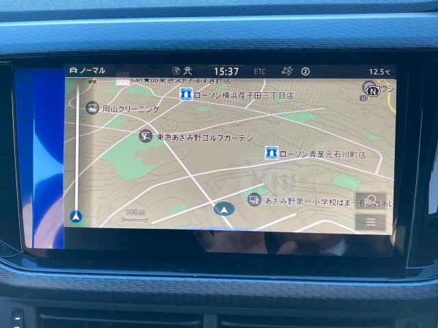 スマートフォン用アプリ[Apple CarPlay][Android Auto]対応の純正ナビ Discover Pro を装備、ラジオのほか、USB、Bluetoothも対応しています。