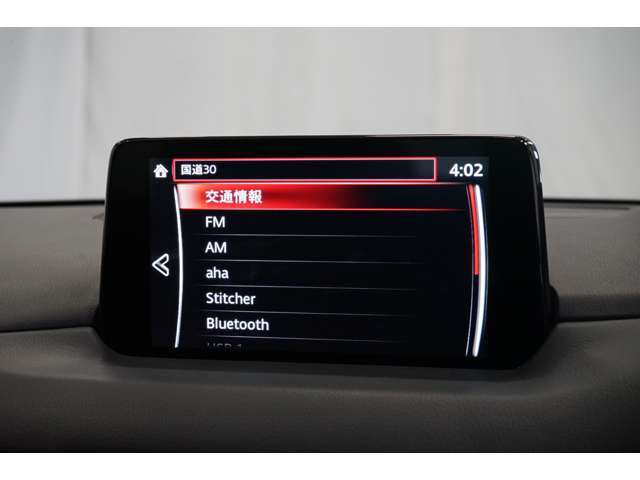 フルセグTV/CD/DVD/Bluetooth対応のナビあり◎各種エンタテインメントが快適なドライブをより盛り上げます。また、デュアルエアコンなので運転席と助手席、別々にエアコンの温度設定ができます。