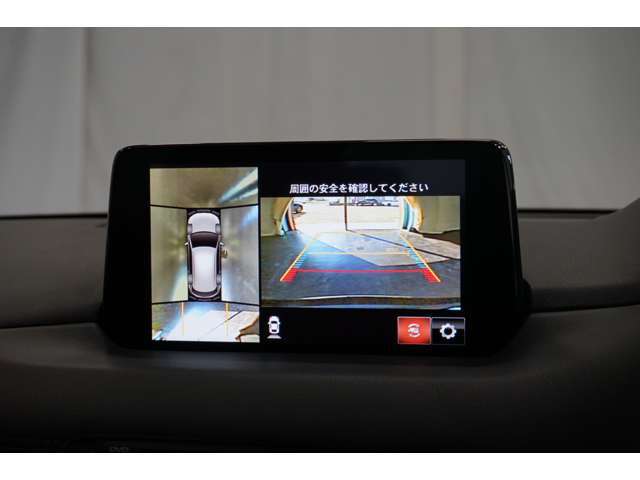 360°ビューモニター（全周囲カメラ）装備のお車です。見通しの悪い道、狭い道でのすれ違い時などにドライバーを手助けします。また車両をを真上から映したようなグラウンドビューは狭い場所での駐車に最適です！