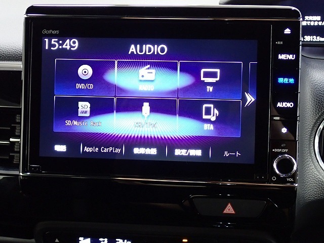ホンダ純正ナビなのでダッシュボードにスッキリと収まっています。土地勘の無い所でも道に迷わず安心ですね！。AVも色々視聴でるのでドライブも楽しくなりますよ！