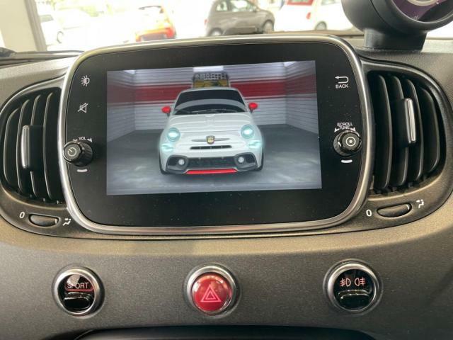見やすく操作しやすい画面で、Apple CarPlayやAndoroid Autoなど便利な総合インフォテイメントシステムを活用