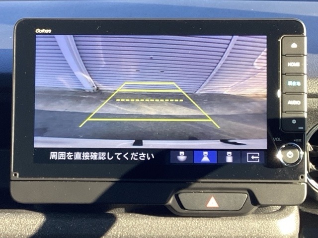 バックカメラも装備しております。車庫入れの苦手なお客様も安心！重宝してくれます！