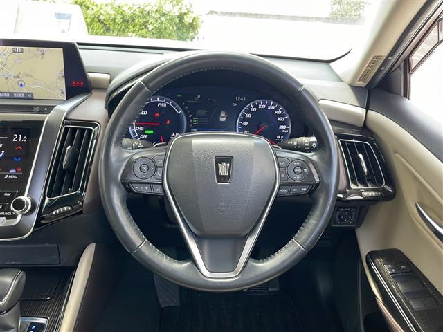 【ステアリング】軽い力で扱いやすいハンドルです。目立つ傷やスレなどなく綺麗な状態です！除菌プランいれていただくとさらに快適に！清潔なお車はお子様にも安心ですね！