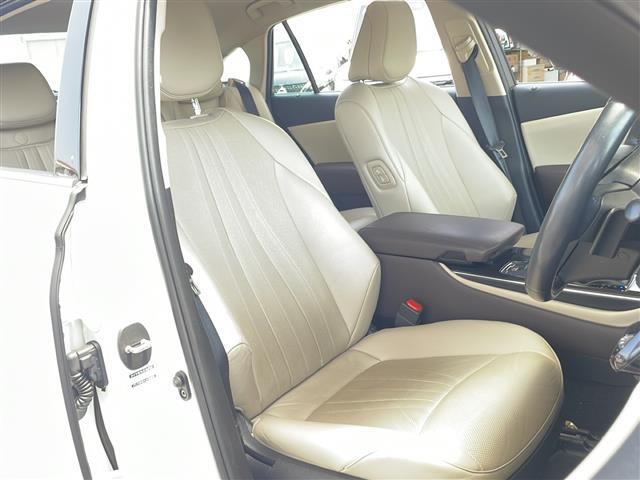 【運転席】座り心地が良いシートなので長時間の運転でも快適にお過ごしいただけます。新品のフロアマットのご注文も可能です。掲載箇所以外にご希望の写真がございましたらお気軽にお問い合わせ下さい。