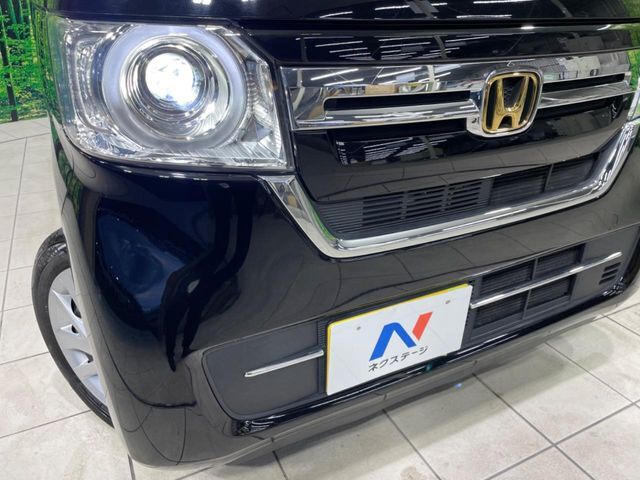 【LEDヘッドライト】悪天候や夜間走行時も良好な視界を確保し安心して運転できる高輝度LEDヘッドライトを装備！点灯速度が早く、消費電力も抑えられています。