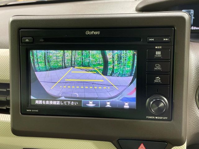 【バックカメラ】駐車時に後方がリアルタイム映像で確認できます。大型商業施設や立体駐車場での駐車時や、夜間のバック時に大活躍！運転スキルに関わらず、今や必須となった装備のひとつです！