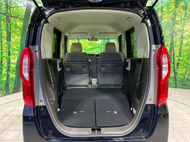 普段のお買い物や通勤、送迎等に十分な荷室スペースを確保しております。セカンドシートを倒すと、大きな荷物の積載も可能です♪