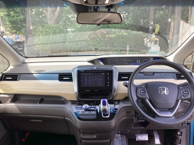 先進の安全運転支援機能【Honda SENSING】を搭載。衝突軽減ブレーキや誤発信抑制機能など様々な機能で安全運転をサポートします。機能一覧はHondaオフィシャルサイトで確認できます。