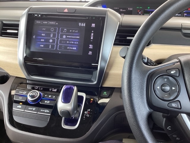 ホンダ純正メモリーナビ搭載ですので、遠距離へのお出かけもお任せ下さい。