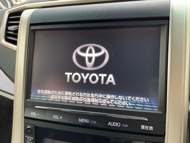 【純正ナビ】人気の純正ナビを装備。オーディオ機能も充実しており、Bluetooth接続すればお持ちのスマホやMP3プレイヤーの音楽を再生可能！毎日の運転がさらに楽しくなります！！