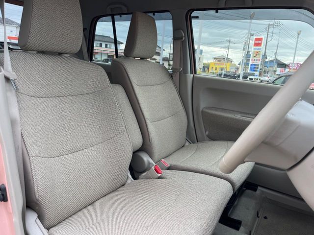 運転席シート廻りは使用感も少なく、良好な状態となっています。丁寧に使われていたことがよくわかりますね。