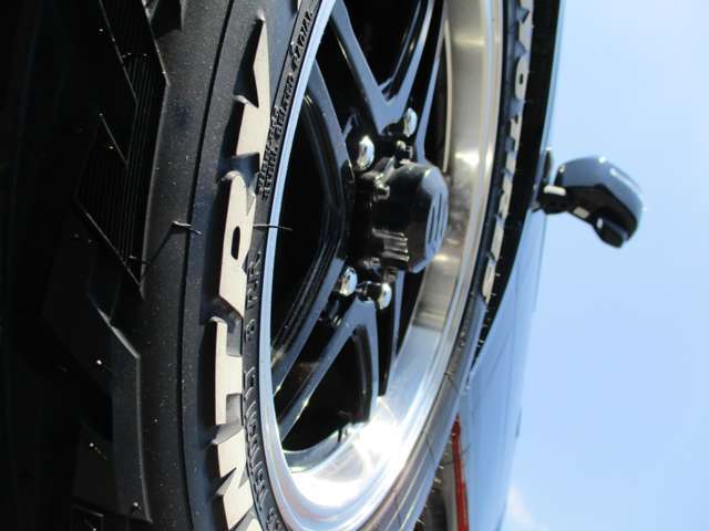 ＜リフトアップ車＞　＜社外グリル＞　7型ナビ＆テレビ　ドライブレコーダー　ビルトインETC　16インチアルミ＆タイヤ　運転席＆助手席シートヒーター　スマートキー　プッシュスタート　スズキセーフティー