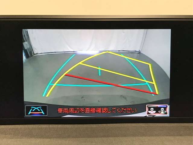 バックモニターが標準装備。お車の車庫入れが苦手な方も大丈夫です。