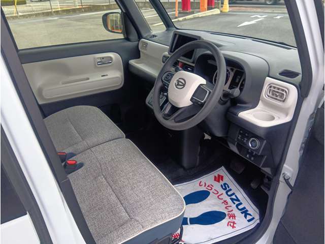 展示車をご覧の際は是非シートに座って視界や座り心地などをお確かめください。