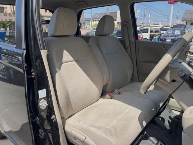 運転席シート廻りは使用感も少なく、良好な状態となっています。丁寧に使われていたことがよくわかりますね。