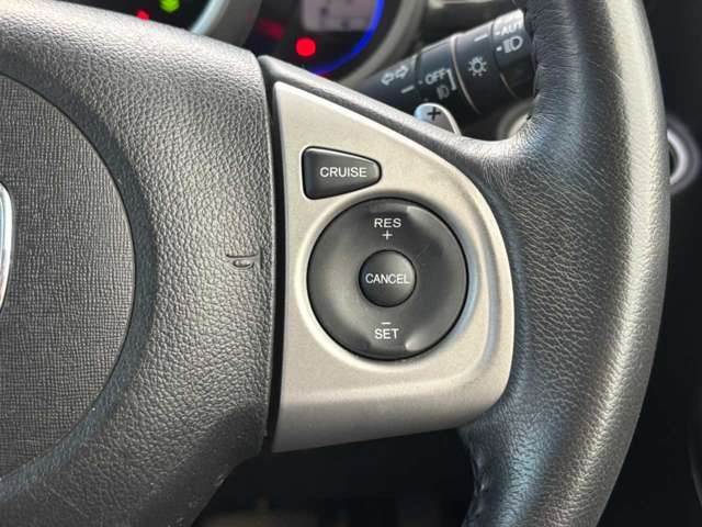 運転中も安全に操作できるステアリングスイッチも搭載！