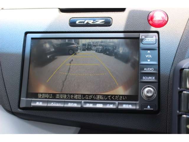カラータイプのリアカメラ付きで車庫入れも安心ですね！