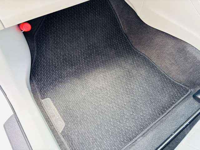 使用感は御座いますが、ご納車前には掃除機清掃を行います！