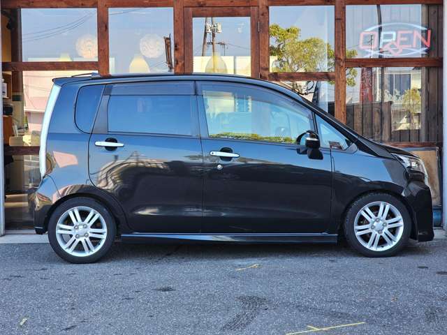 オイル、添加剤、タイヤ、コーティング等各種取り扱いしております。中古車で不安な整備等、お任せください！