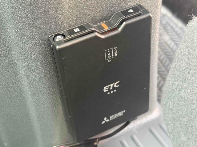 手の届きやすいところで簡単操作ができる空調付き！オールシーズンお好みの温度調節ができます。