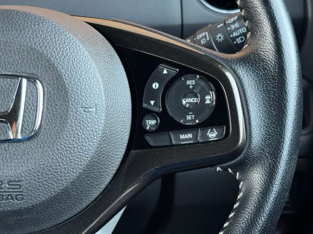 あると嬉しい♪追従型レーダークルーズコントロール装備♪前車との距離を自動的に調整してアクセルワーク・ブレーキ調整をしてくれます！！
