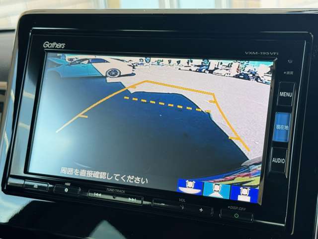 バックモニター装備で、駐車も安心ですね♪
