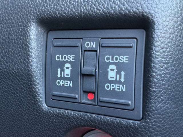 運転席から、ボタン1つでスライドドアの開閉が可能な、両側電動スライドドア装備車♪
