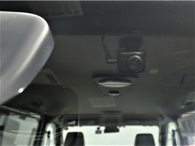 リヤ用ドライブレコーダー装備！これがあれば、相手方が危険運転をしてきた場合などでも客観的に証明でき、事故や事件の直接的な証拠の確保にも生り得ます。