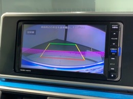 リバースギアに入れるだけで後方の表示へ切り替わります。夜間や雨の日の駐車も楽になりますよ。