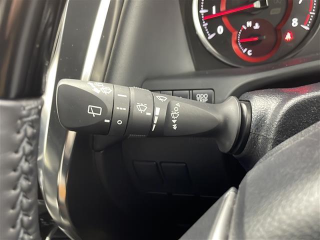 気になる車はすぐにお問い合わせください！画面右側の0066から始まる無料ダイヤルからお問い合わせ下さい！専門スタッフがお車のご質問にお答えいたします！