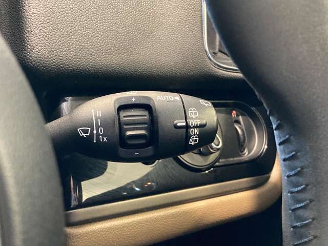 【運転席操作部】『運転席周辺の装備』の画像になります。快適なドライブを楽しむための機能が装備されています！運転席から触れるので使いやすいです！