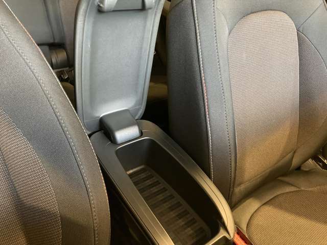 【運転席操作部】『運転席周辺の装備』の画像になります。快適なドライブを楽しむための機能が装備されています！運転席から触れるので使いやすいです！