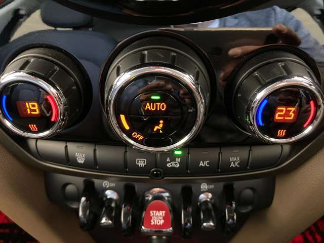 【運転席操作部】『運転席周辺の装備』の画像になります。快適なドライブを楽しむための機能が装備されています！運転席から触れるので使いやすいです！