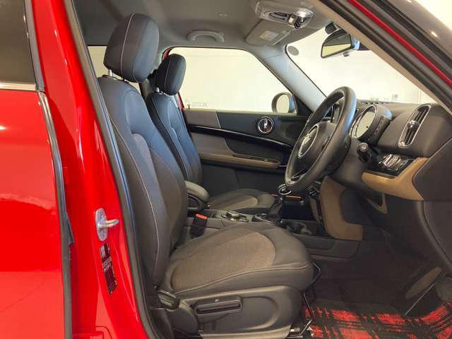 【運転席】『運転席周辺』の画像になります。写真の内容に関してご不明点、ご質問等がございましたらお気軽にガリバー店舗までお問い合わせください。