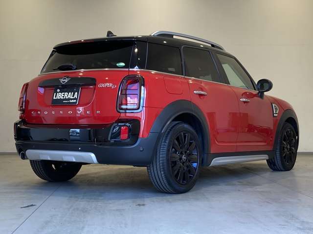 【右斜後】『外装：右斜後側』の画像になります。写真の内容に関してご不明点、ご質問等がございましたらお気軽にガリバー店舗までお問い合わせください。