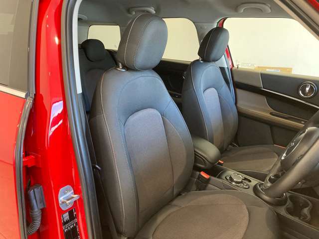 【運転席】『運転席周辺』の画像になります。写真の内容に関してご不明点、ご質問等がございましたらお気軽にガリバー店舗までお問い合わせください。