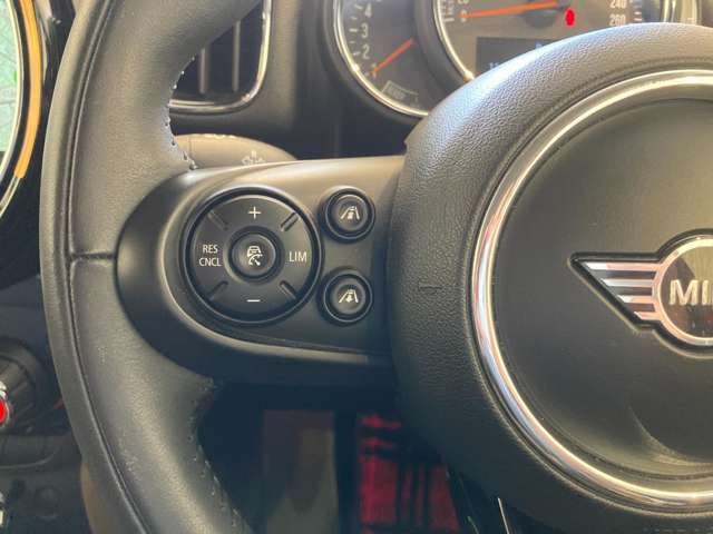 【運転席操作部】『運転席周辺の装備』の画像になります。快適なドライブを楽しむための機能が装備されています！運転席から触れるので使いやすいです！