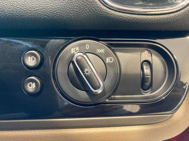 【運転席操作部】『運転席周辺の装備』の画像になります。快適なドライブを楽しむための機能が装備されています！運転席から触れるので使いやすいです！