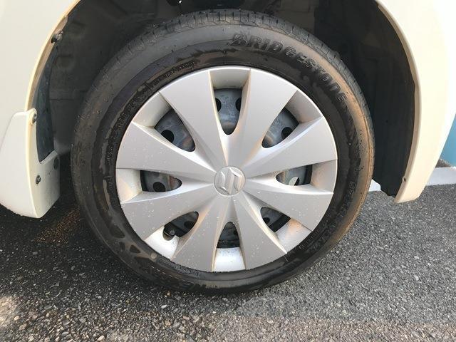 タイヤ足回りです。スチールホイールを履いています。