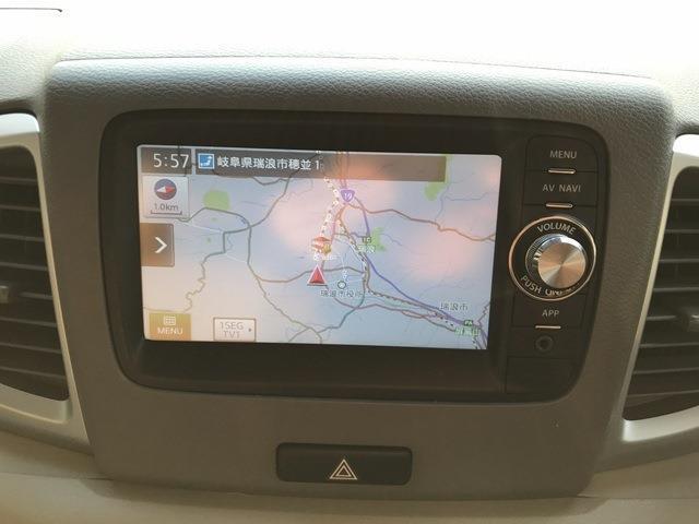 純正SDナビです。ワンセグTVも搭載しています。遠出のルート案内はお任せです。