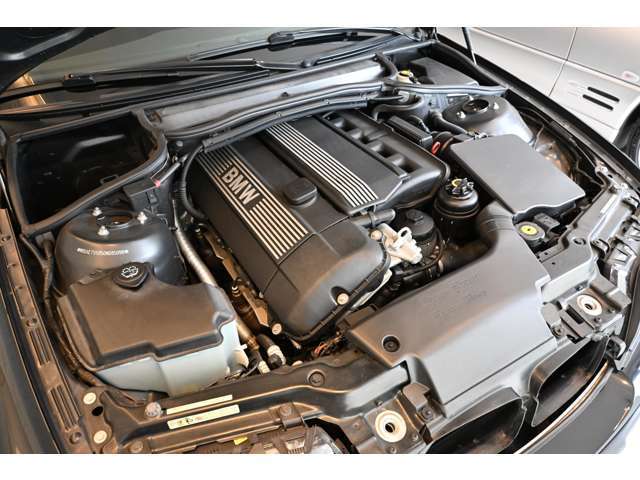 3.0リッター直列6気筒エンジン搭載！BMWの伝統であるシルキーシックスをぜひご体感ください！全国納車承ります！納車の際は弊社スタッフ立会いのもと整備箇所や操作方法について丁寧にご案内いたします！